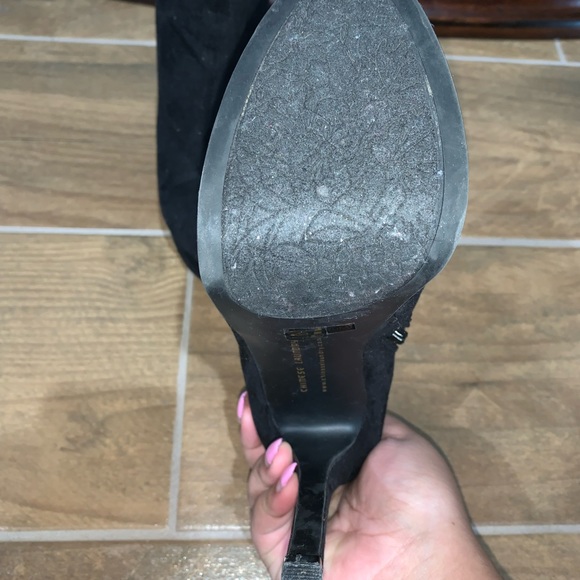 Black ankle boots-suede material - Picture 5 of 9